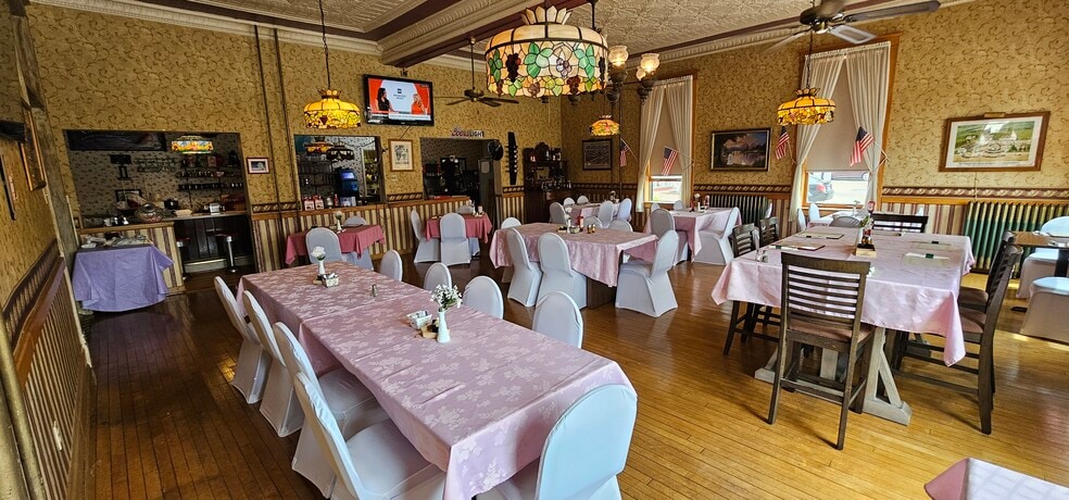 More Photos Of 102 Elkader St, Strawberry Point Hotel For Sale