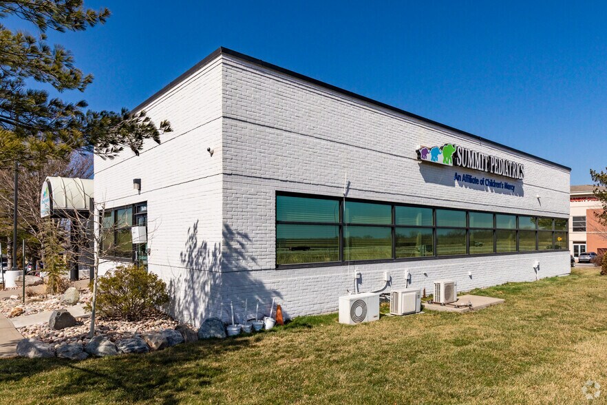 More Photos Of 3171 NE Carnegie Dr, Lee's Summit Office For Sale