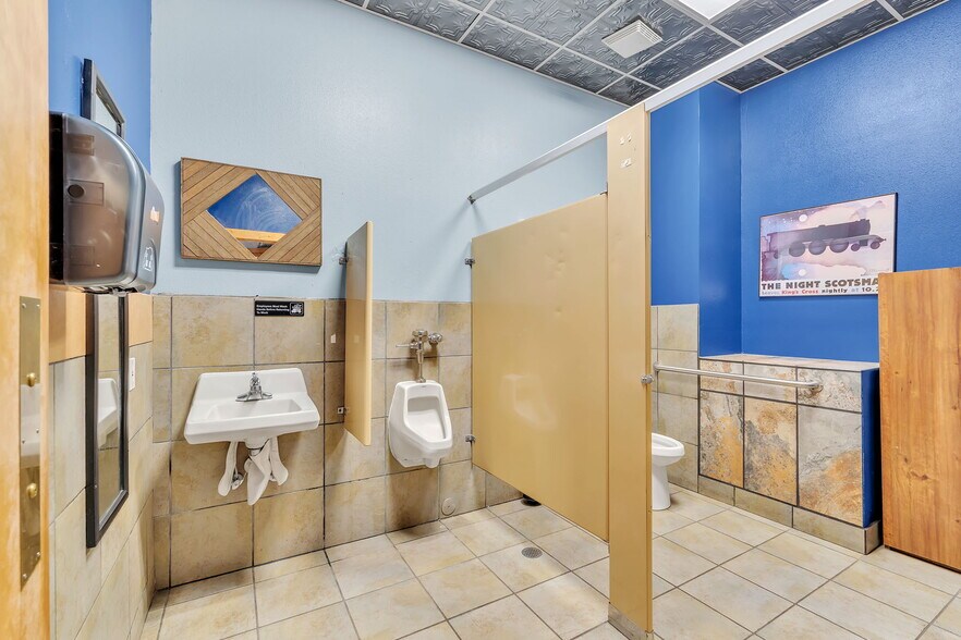 More Photos Of 11 Primrose St, Palmer Lake Restaurant For Sale