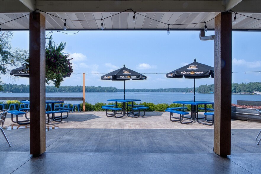 More Photos Of 9971 N Grand Pines Ln, Hayward Restaurant For Sale