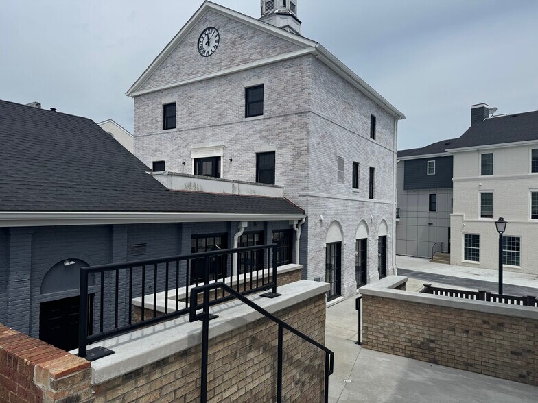 More Photos Of 1232-1300 Weathervane Ln, Akron Office For Lease