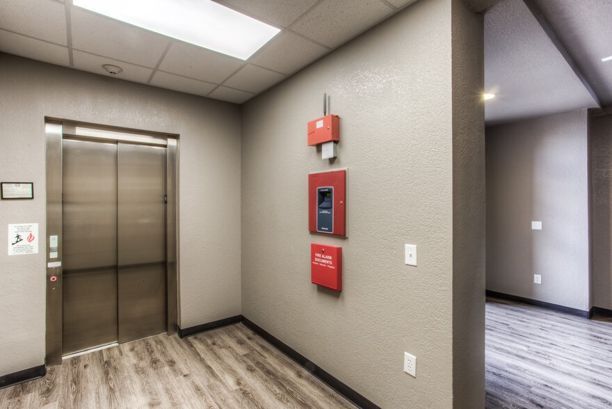 More Photos Of 6464 Brentwood Stair Rd, Fort Worth Office For Sale