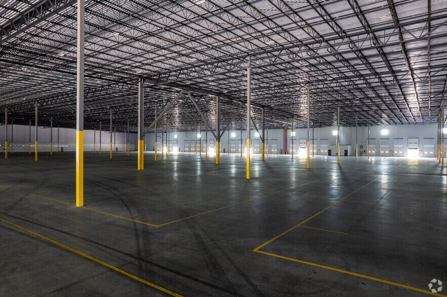 More Photos Of 4259 US-130, Edgewater Park Distribution For Lease