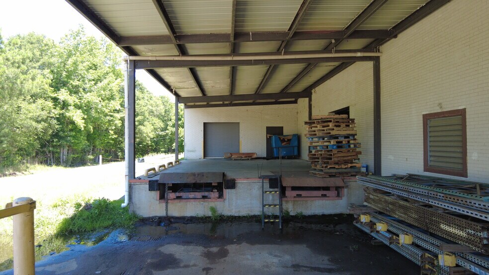 More Photos Of 547 Mill St, Williamston Manufacturing For Lease