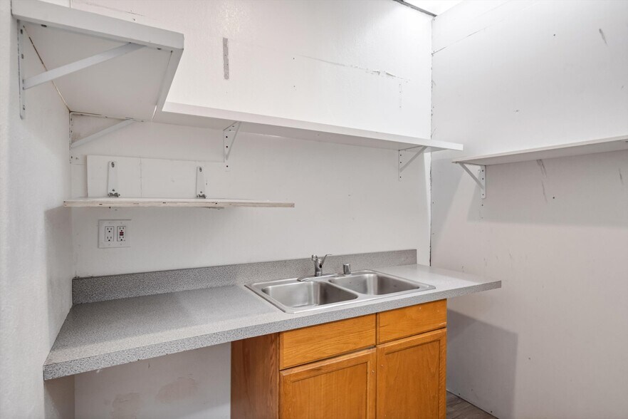 More Photos Of 6640 Redwood Dr, Rohnert Park Office For Sale