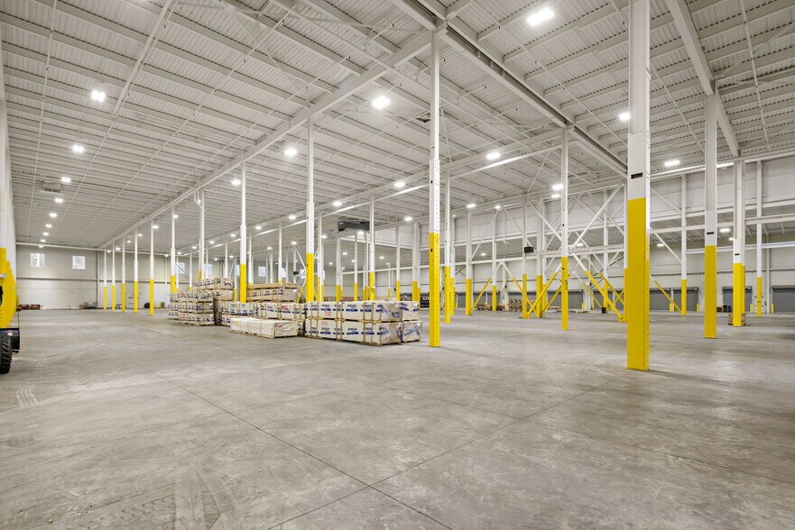 More Photos Of 6001 Tonnelle Ave, North Bergen Warehouse For Lease