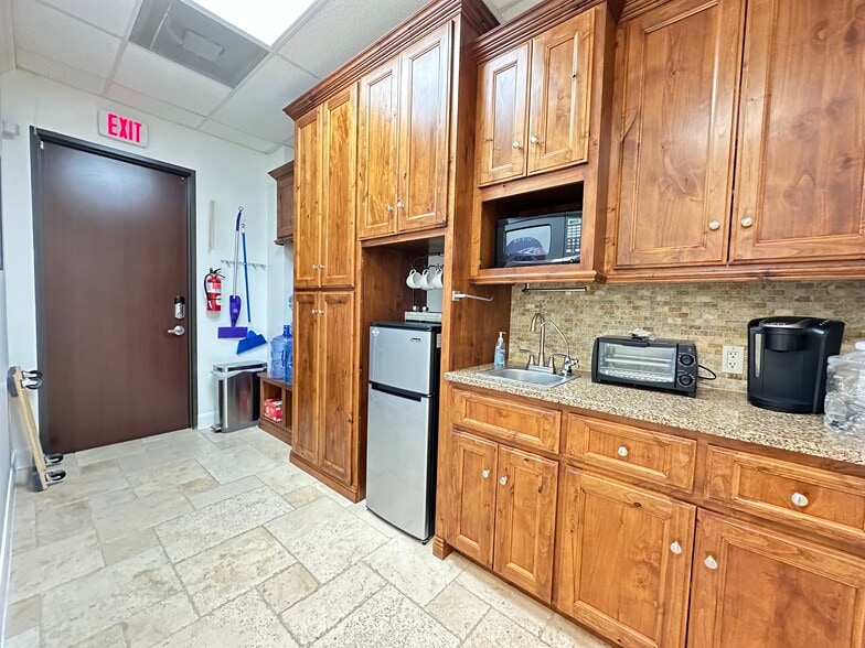 More Photos Of 7575 W Loop 1604, San Antonio Office For Lease
