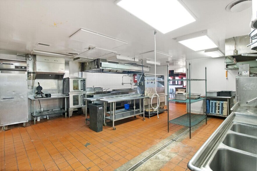 More Photos Of 1725 George Washington Memorial Hwy, Gloucester Point Restaurant For Sale