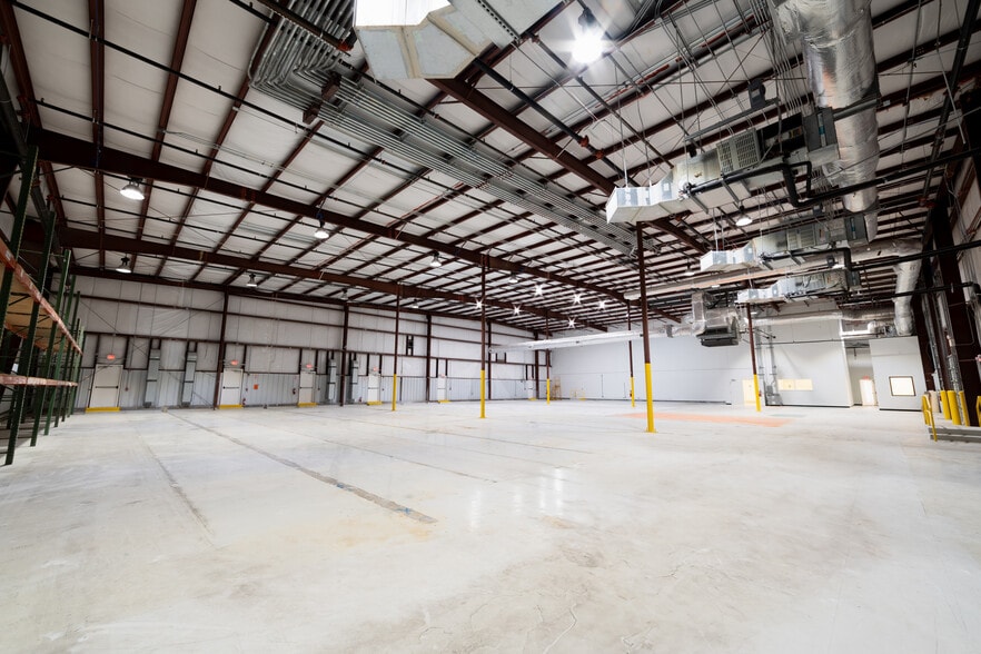 More Photos Of 415 Jessen Ln, Charleston Warehouse For Lease