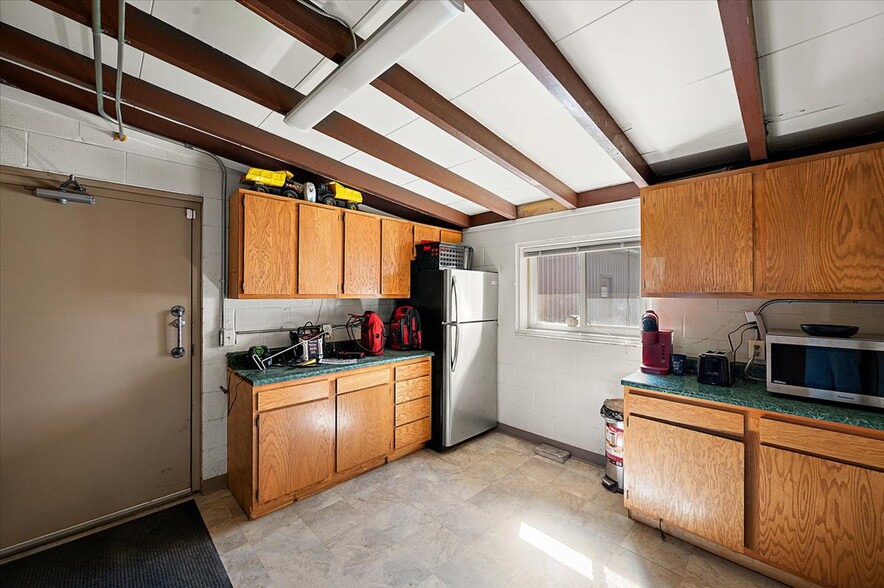 More Photos Of 4376 Beecher Rd, Flint Service For Sale