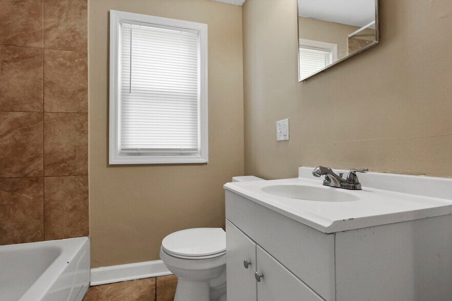 More Photos Of 1079 S James Rd, Columbus Apartments For Sale