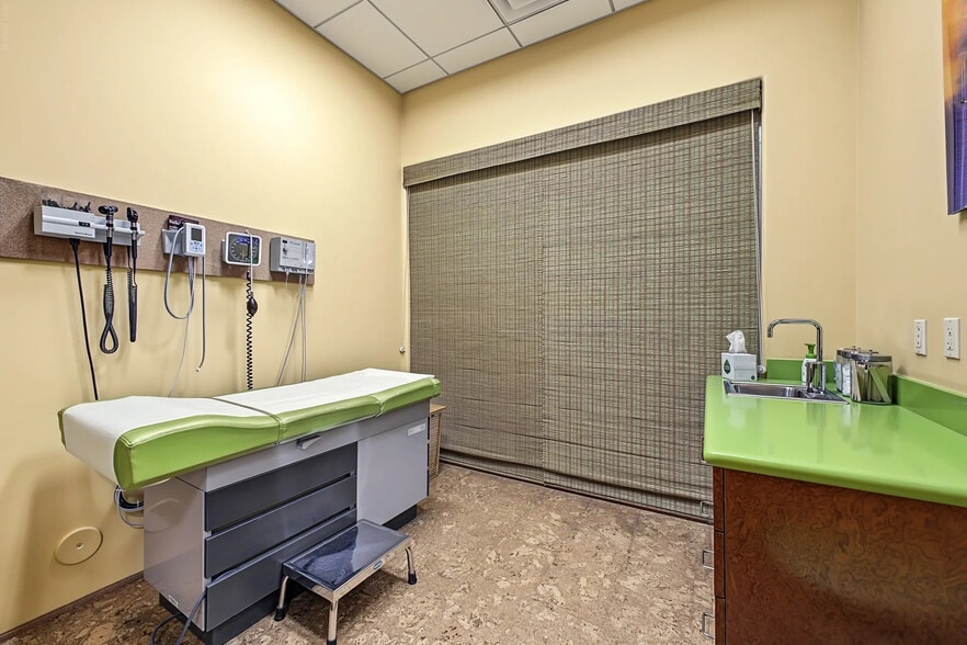 More Photos Of 20045 N 19th Ave, Phoenix Medical For Sale