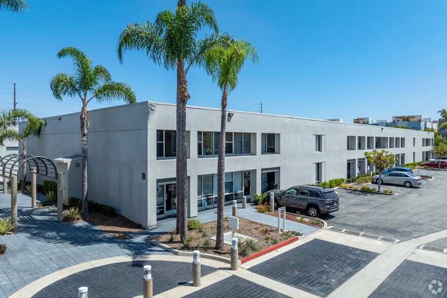 More Photos Of 711 W 17th St, Costa Mesa Warehouse For Sale