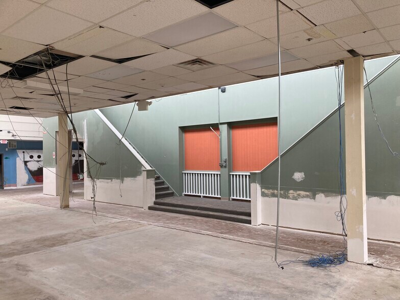 More Photos Of 1265 Hartrey Ave, Evanston Light Manufacturing For Lease