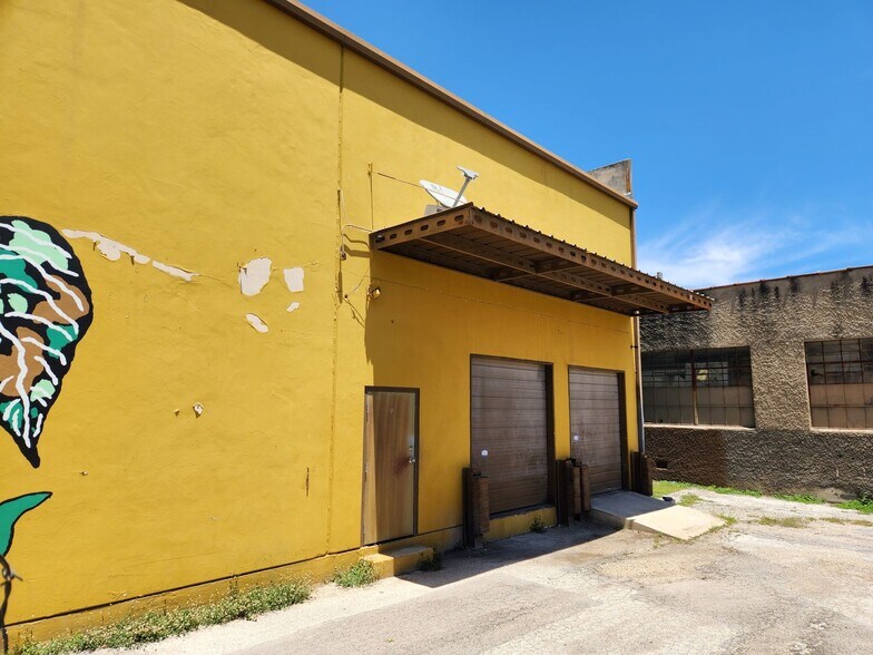 More Photos Of 1216 Hoefgen Ave, San Antonio Service For Lease