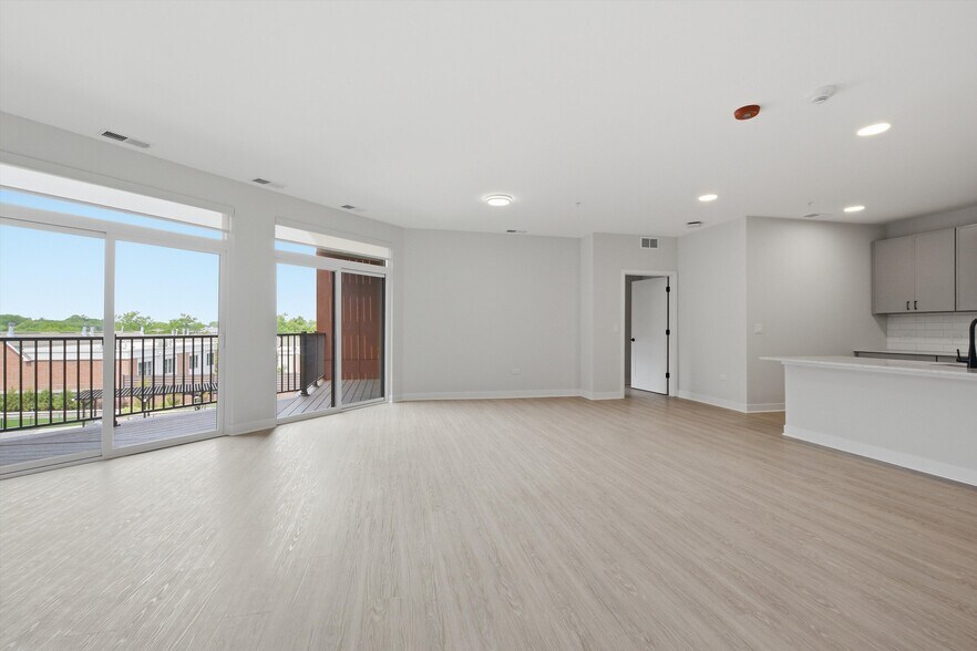 More Photos Of 1850 Glenview Rd, Glenview Apartments For Lease