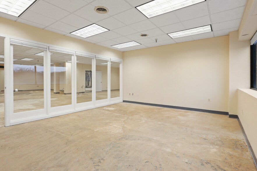 More Photos Of 339 Buschs Frontage Rd, Annapolis Medical For Lease
