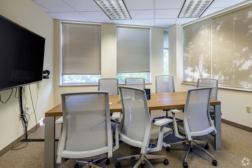 More Photos Of 1829 Eastchester Dr, High Point Unknown For Lease