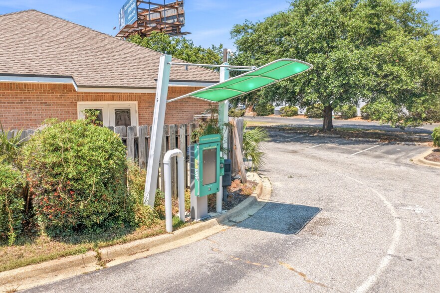 More Photos Of 3073 Gulf Breeze Pky, Gulf Breeze Fast Food For Lease