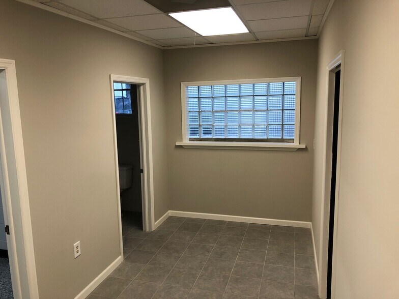 More Photos Of 1015 W Graham Rd, Richmond Office For Lease