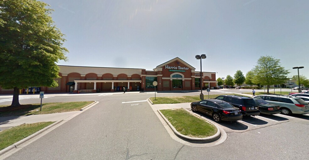 More Photos Of 5706 Wyalong Dr, Charlotte Storefront For Lease