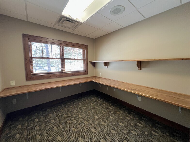 More Photos Of 13794 Bluestem Ct, Baxter Office For Lease