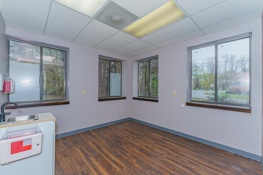 More Photos Of 961-963 State Route 146, Clifton Park Medical For Lease