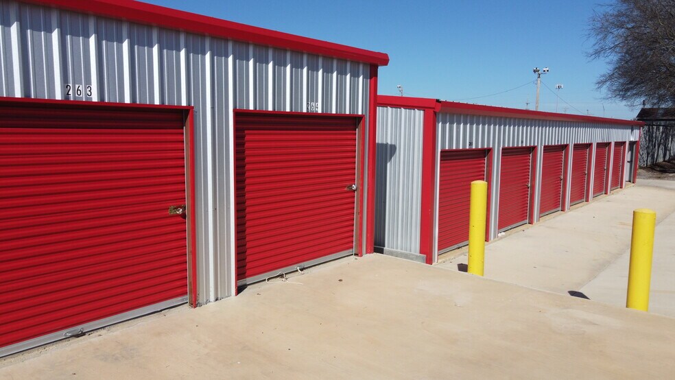 More Photos Of 2502 N 1st Ave, Durant Self Storage For Sale