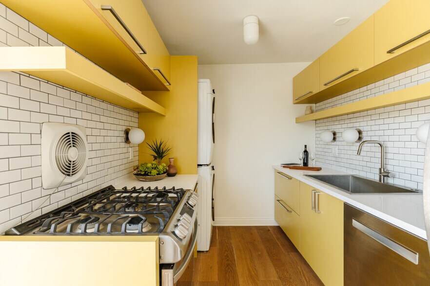 More Photos Of 40 18th Ave, Venice Apartments For Sale