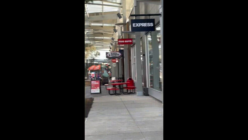 More Photos Of 26 Patriot Pl, Foxborough Office For Sale