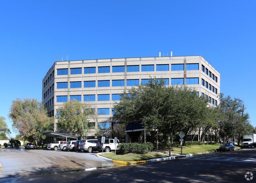 More Photos Of 5225 Katy Fwy, Houston Office For Lease