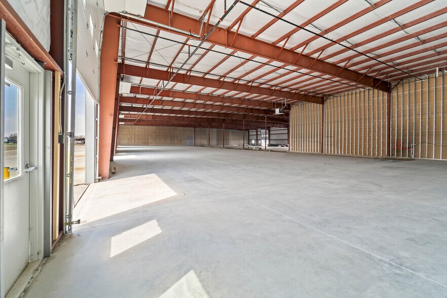 More Photos Of 1811 Rich Olive St, Story City Warehouse For Lease