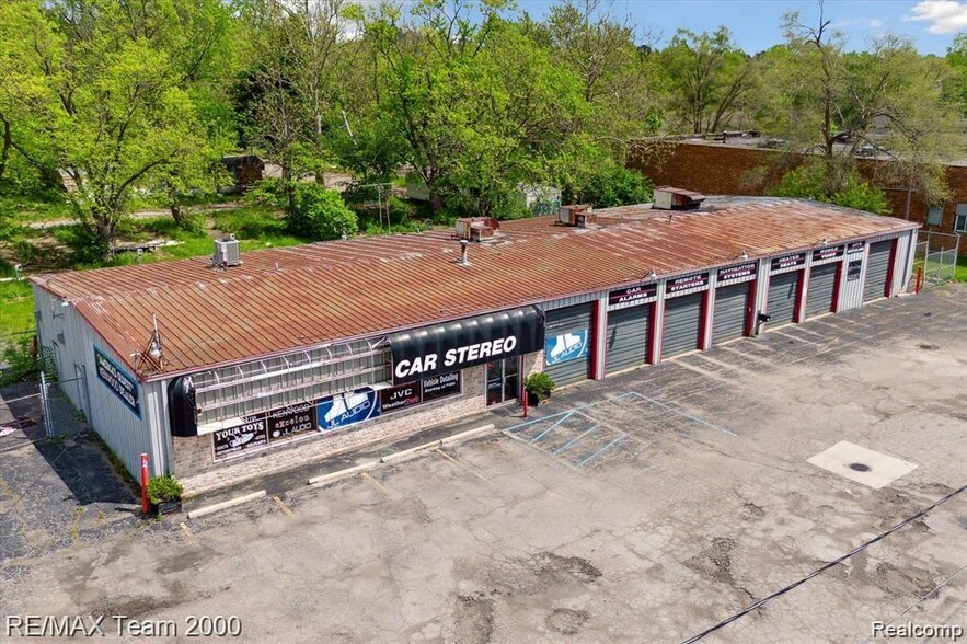 Primary Photo Of 2833 S Dort Hwy, Flint Flex For Sale