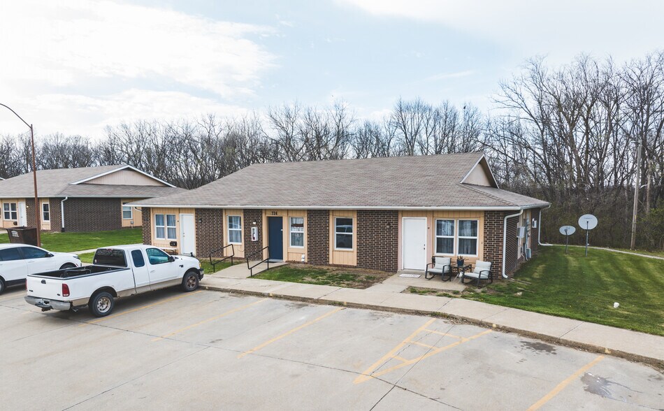 More Photos Of 515 E 7th St, Maryville Apartments For Sale