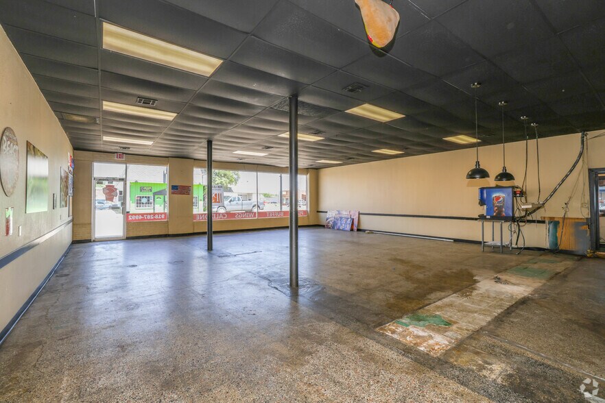 More Photos Of 140 E Main St, Pawhuska General Retail For Sale