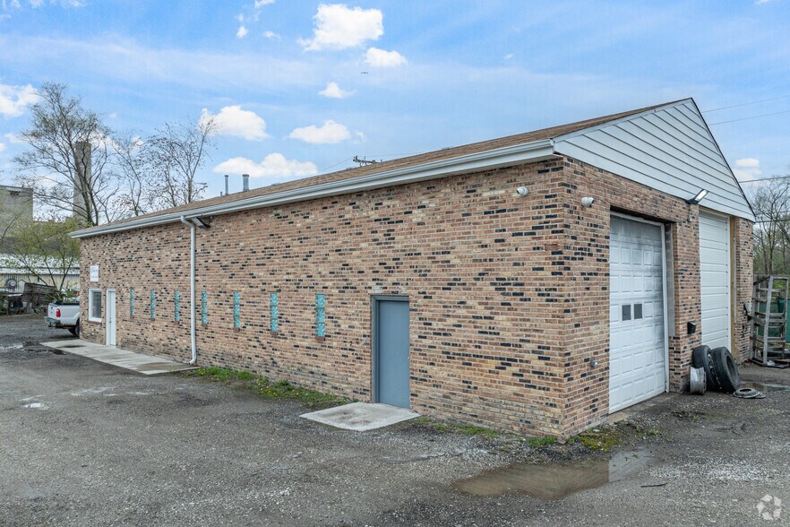 More Photos Of 14326 Wood St, Dixmoor Warehouse For Lease