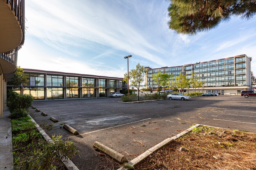 More Photos Of 150 Hegenberger Rd, Oakland Hotel For Sale