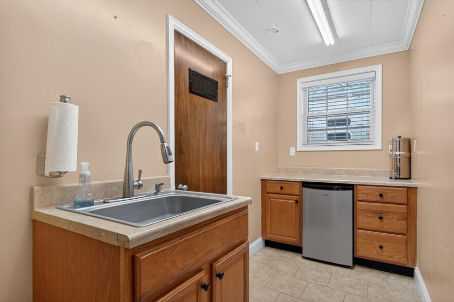 More Photos Of 201 Homestead Ave, Maybrook Medical For Sale