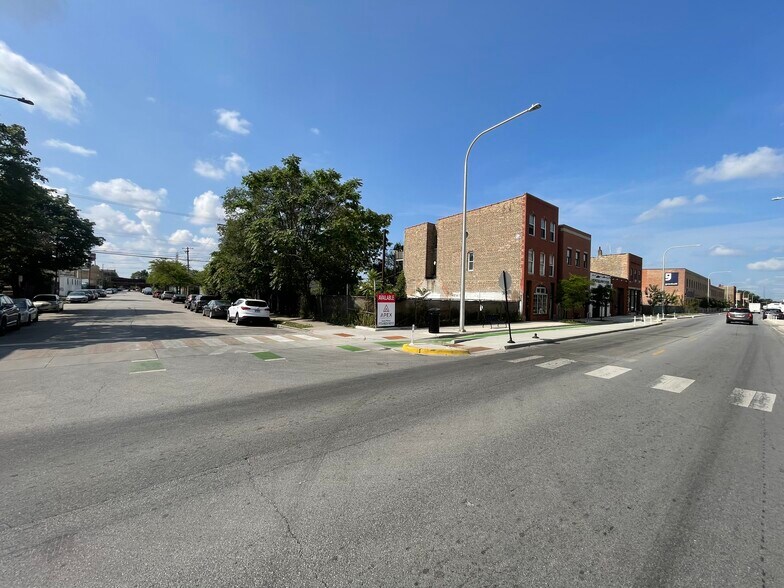More Photos Of 2101 W Grand Ave, Chicago Land For Lease