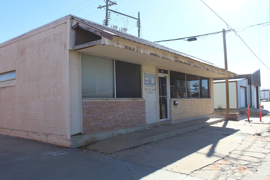 Primary Photo Of 814 9th St, Woodward Office For Sale