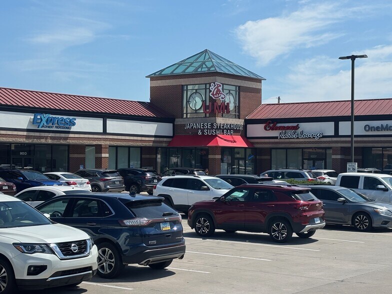 More Photos Of 900 Hayes Dr, Manhattan Storefront For Lease