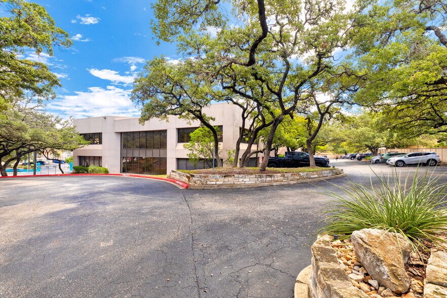 More Photos Of 5545 Fredericksburg Rd, San Antonio Medical For Lease