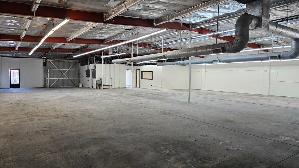 More Photos Of 16116 Covello St, Van Nuys Warehouse For Lease