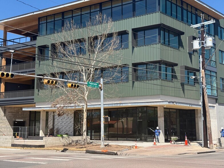 Primary Photo Of 2422 E 7th St, Austin Office For Lease