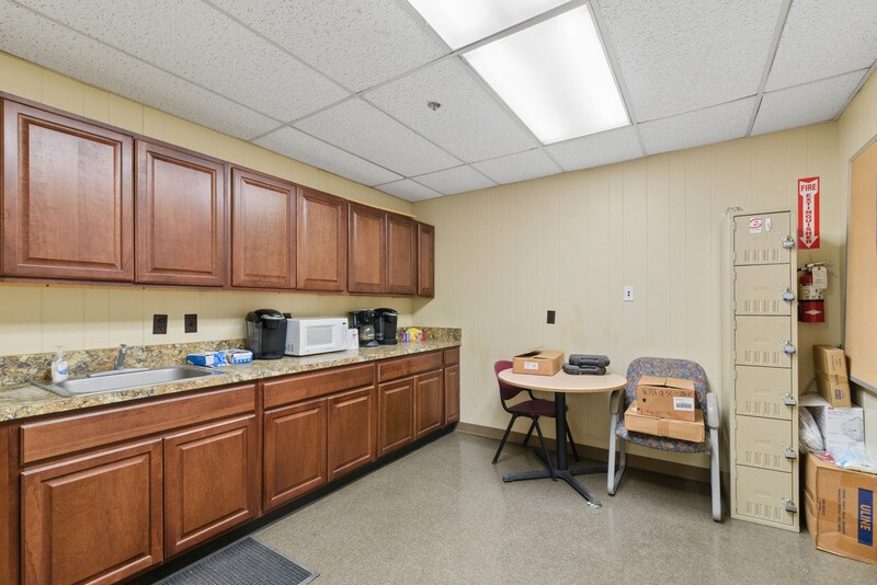 More Photos Of 101 E Nakoma St, San Antonio Showroom For Lease