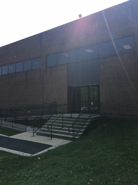 More Photos Of 831 Follin Ln SE, Vienna Flex For Lease