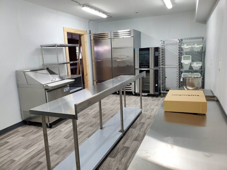 More Photos Of 42 Main St, Antrim Apartments For Lease