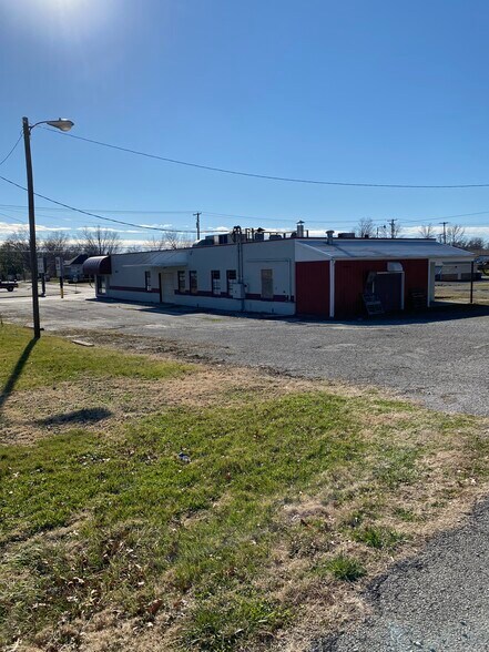 More Photos Of 1102 W Main St, Marion Freestanding For Sale