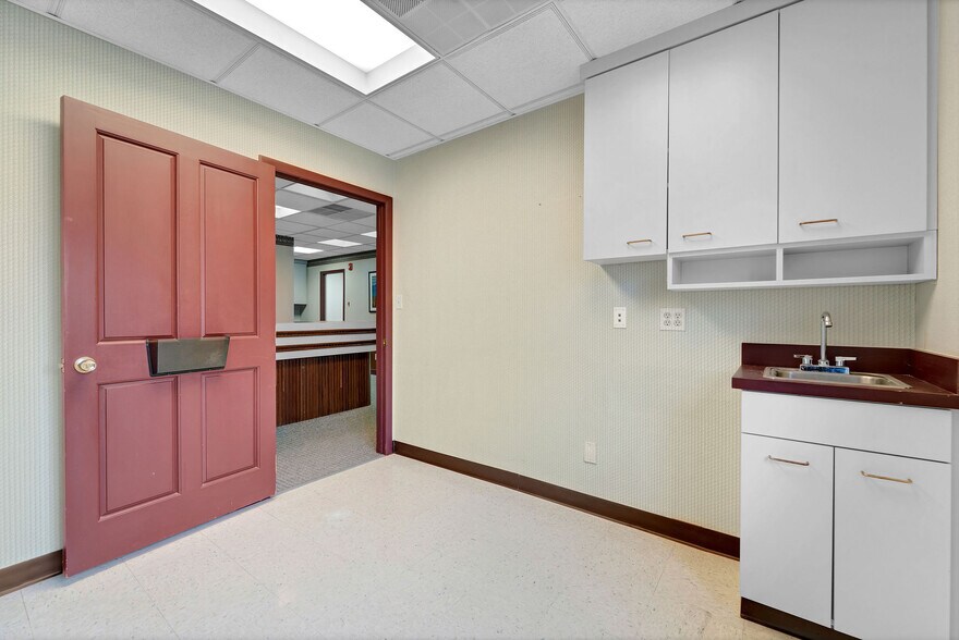 More Photos Of 600 Coventry Dr, Phillipsburg Medical For Sale