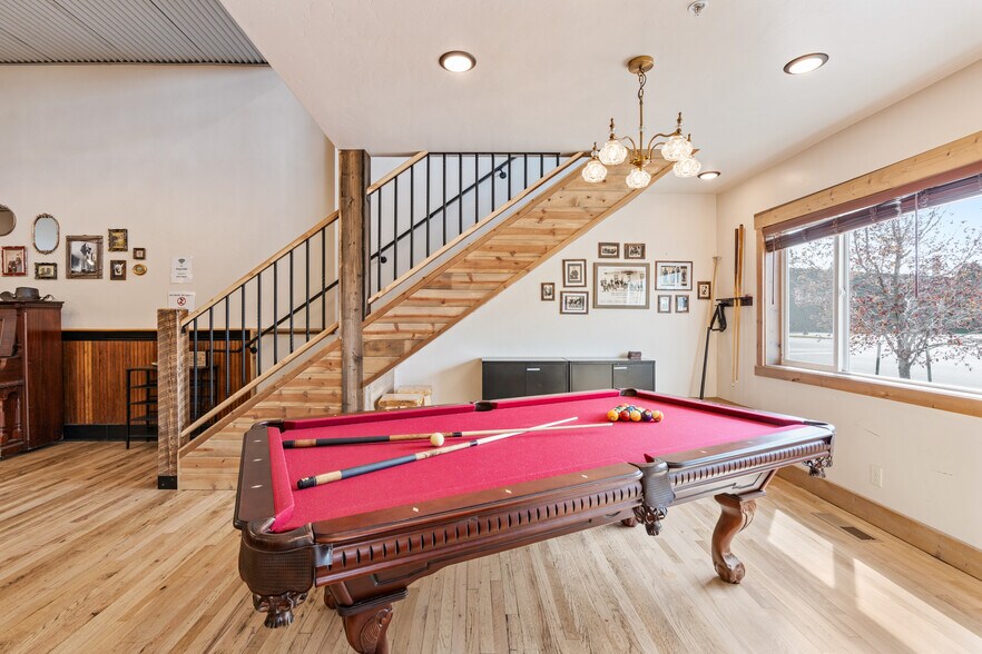 More Photos Of 417 Main St, Ashton Specialty For Sale